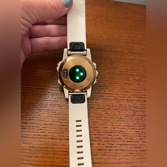Garmin Fenix 5S Sapphire Edition Rose Goldtone with White Band - Picture 4 of 10